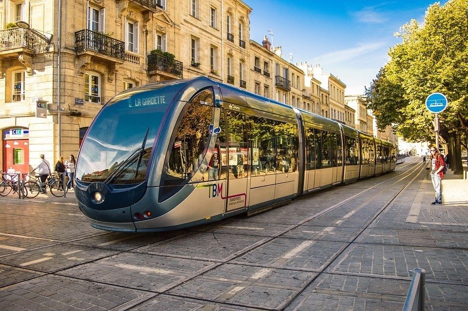 image
                                                    qui montre le tramway de
                                                    bordeaux